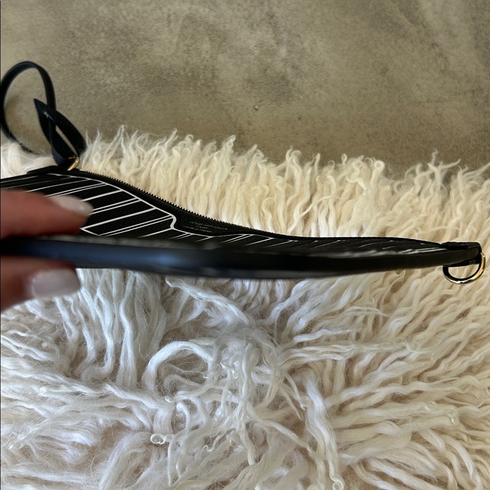 🖤 NEW!  Louis Vuitton Inside Out Pouch/Wristlet - Picture 7 of 8